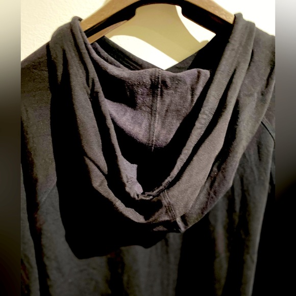 Althleta Hoodie Long Sleeve- NWOT- Color: Black Size Large - Picture 3 of 6